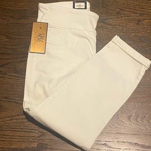 Rock ‘N Republic Pull on White Crop Jeans size 12